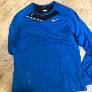 Nike fit dry shirt - m